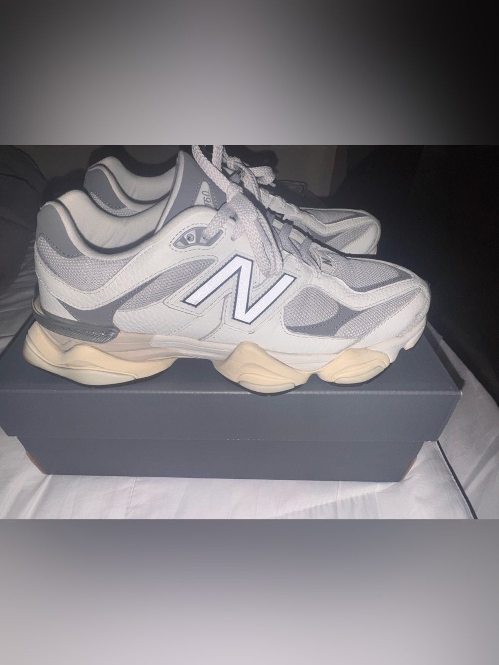 New Balance Light Gray and Dark Gray Mesh Lace-Up Sneakers Mens 9.5